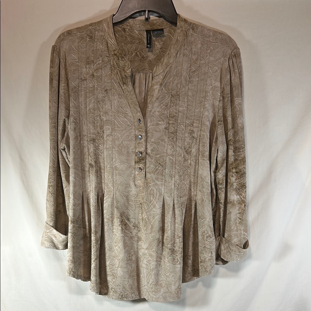 New Directions Women's Beige Button-Up Top